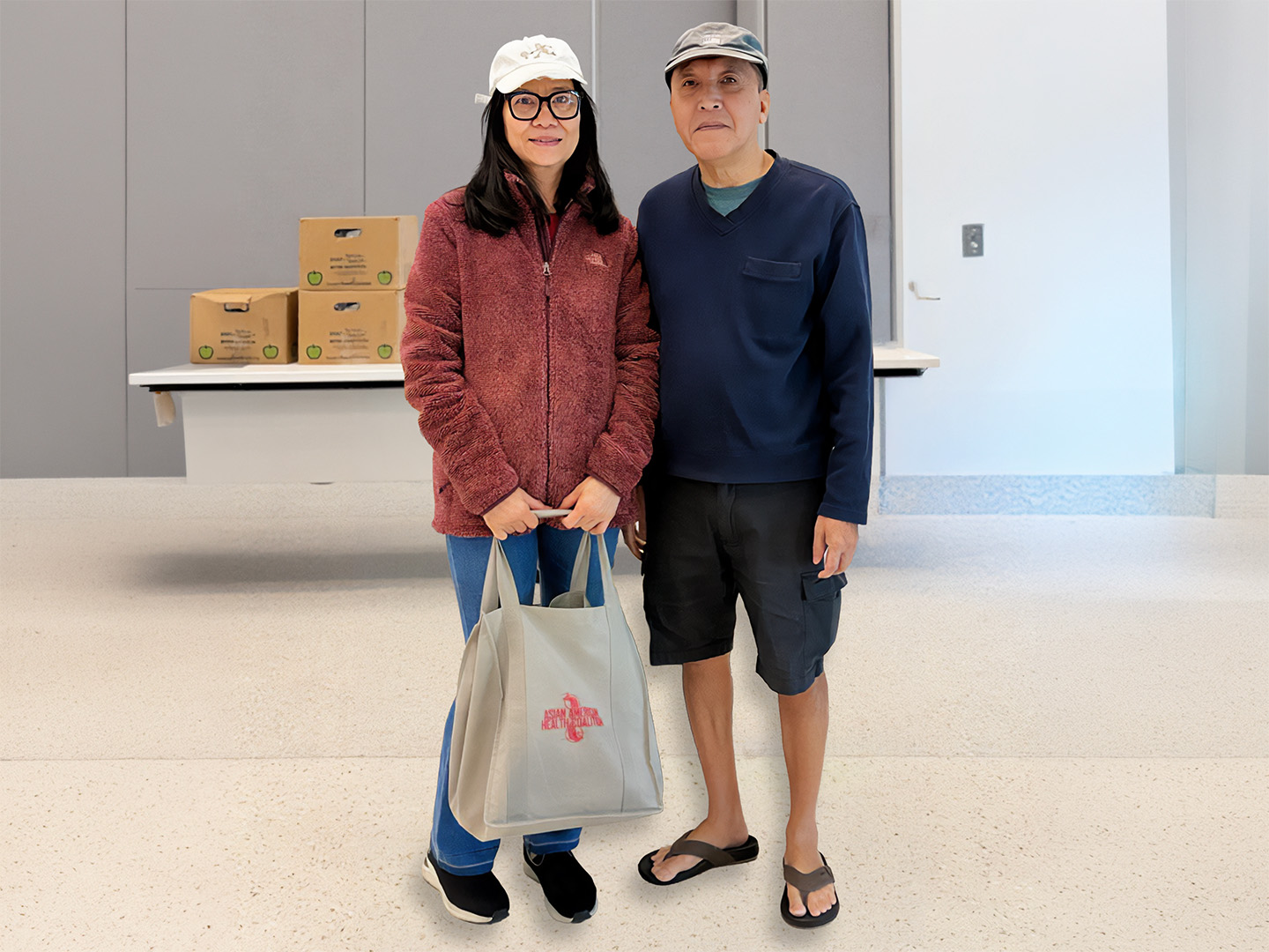 Pareja con bolsas